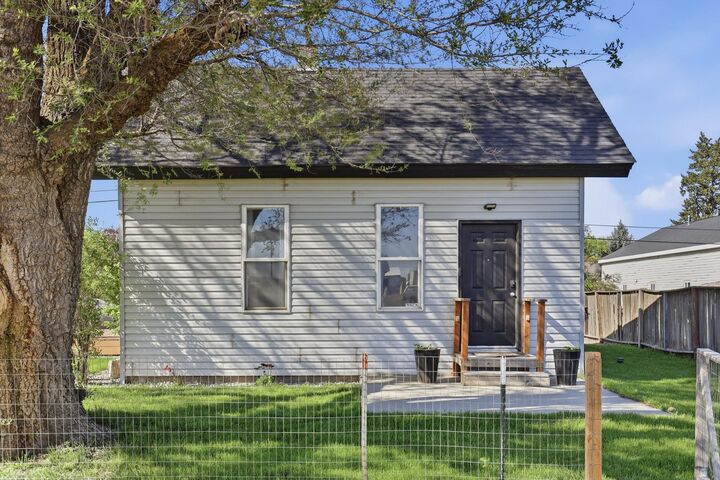 Property Photo: 820 Jefferson St WA 99122