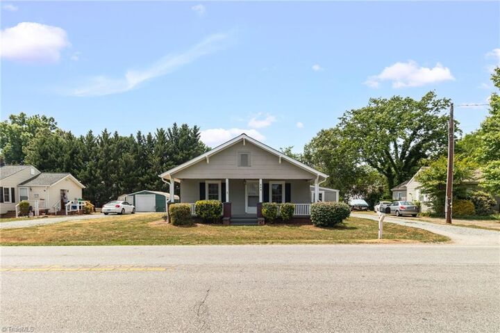 Property Photo:  609 Dobson Street  NC 27284 