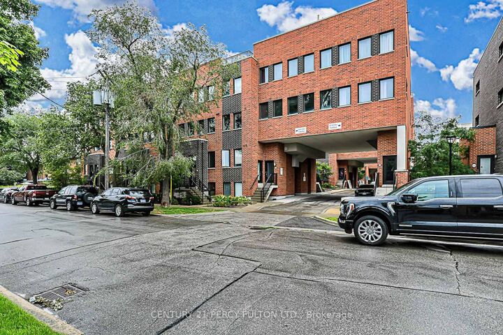 Property Photo:  68 Winston Park Boulevard 7  ON M3K 1C3 