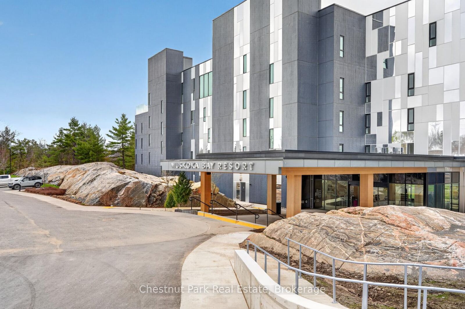 Property Photo: 120 Carrick Trail 210 ON P1P 0B6