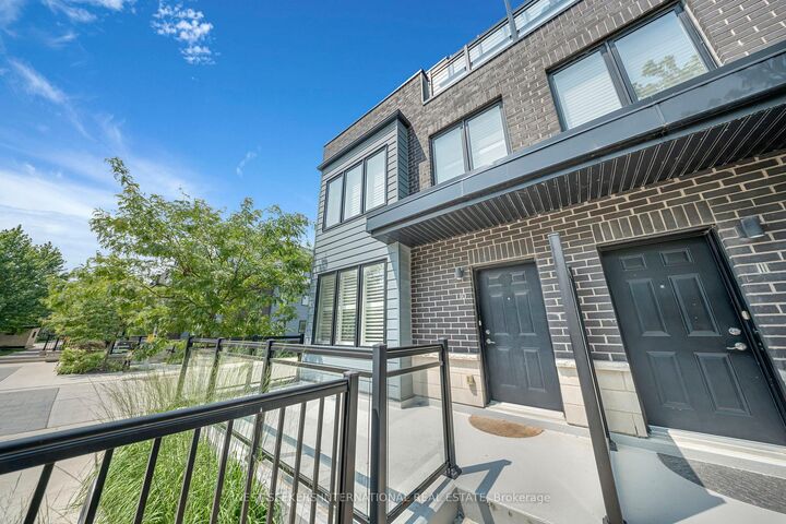 Property Photo: 2212 Bromsgrove Road 10 ON L5J 1L4