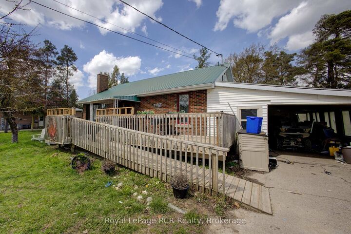 Property Photo: 460 Domville Street ON N0G 1A0
