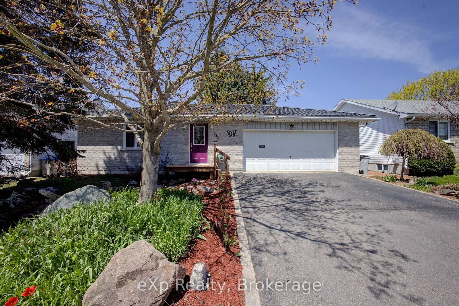 Property Photo: 685 Reserve Avenue S ON N4W 2L3