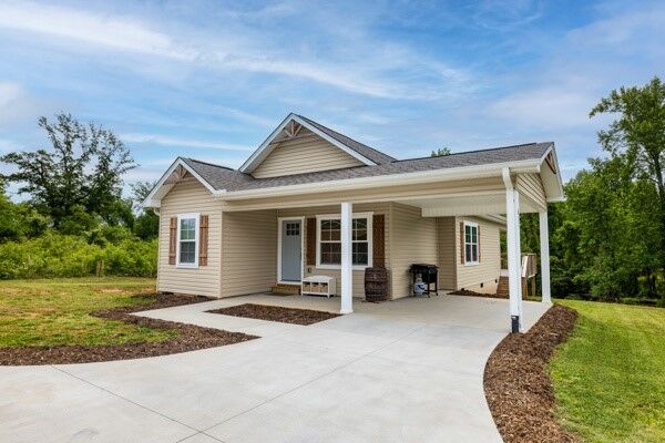 Property Photo:  611 S Walnut Street  SC 29678 