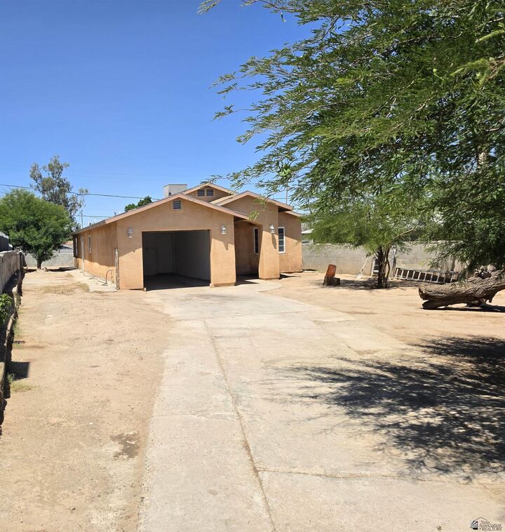 Property Photo: 272 S 7 Ave AZ 85364