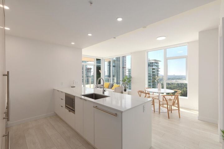 Property Photo: 537 Cottonwood Avenue 2404 BC V3J 0S4