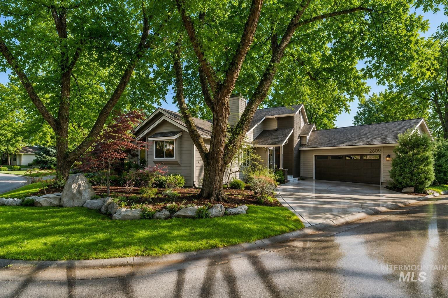 Property Photo: 2069 S White Pine Lane ID 83706