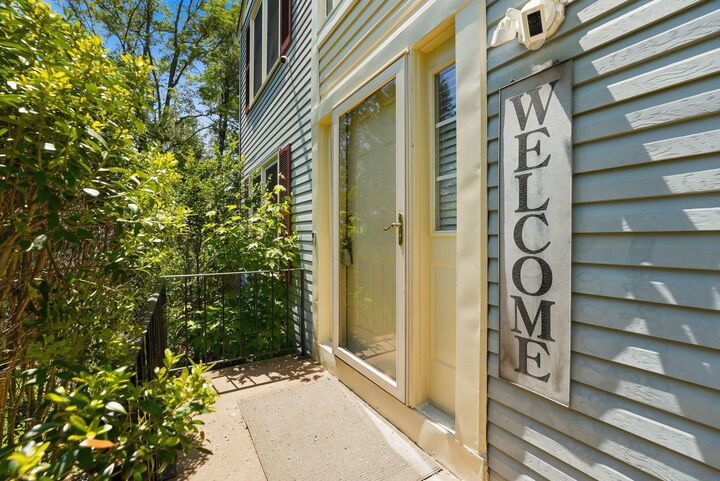 Property Photo: 719 Arbor Court VA 20186