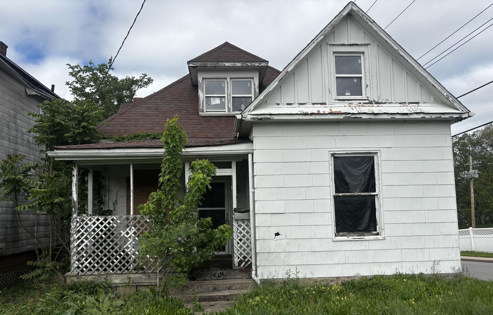 Property Photo:  201 Bedford St  MO 65270 