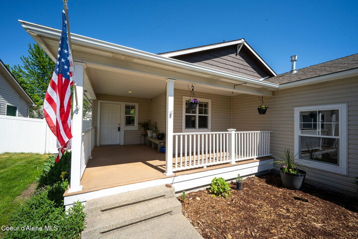 Property Photo:  1511 W Tualatin Dr  ID 83854 
