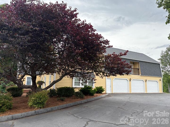 Property Photo:  277 Golf Course Lane  NC 28681 