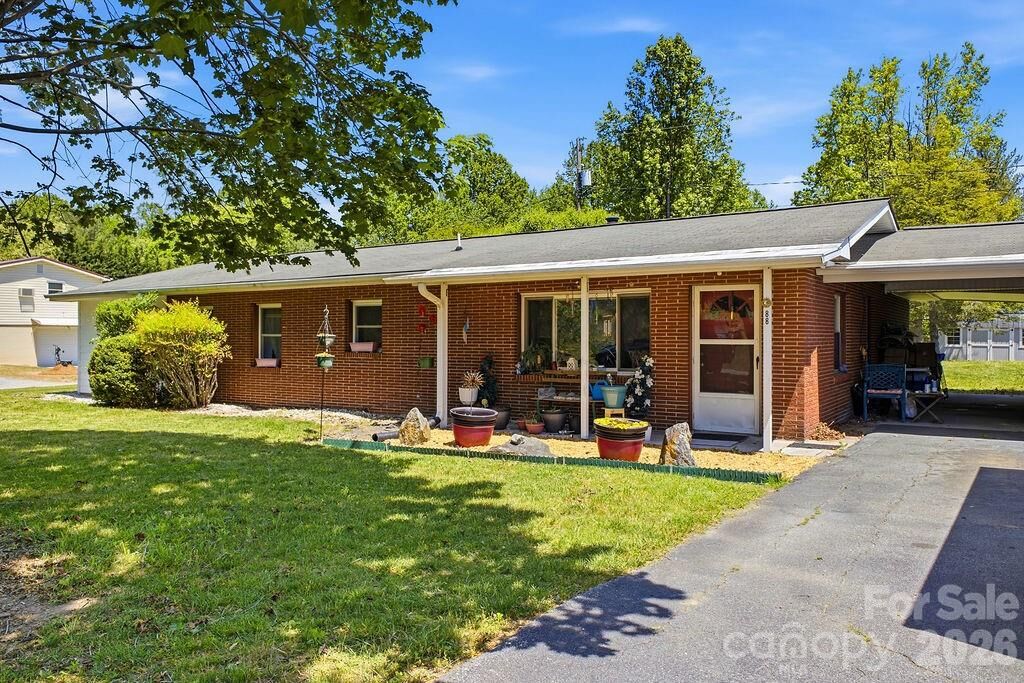 Property Photo: 88 Lost Creek Drive NC 28731