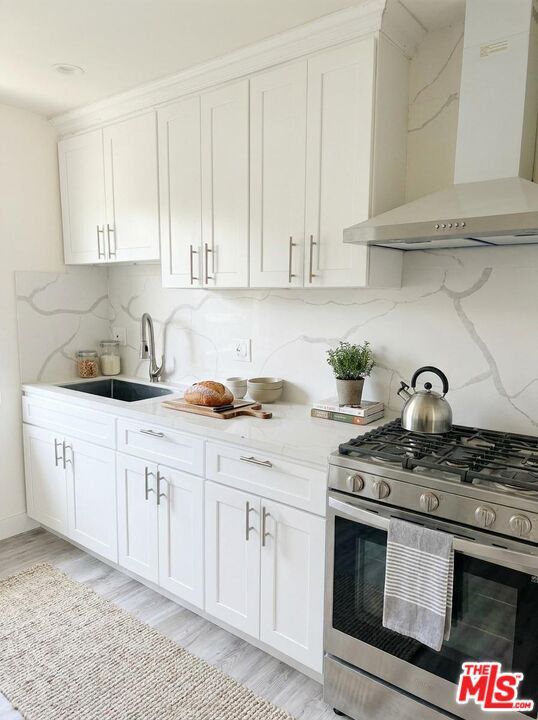 Property Photo:  10218 Darby Ave  CA 90303 