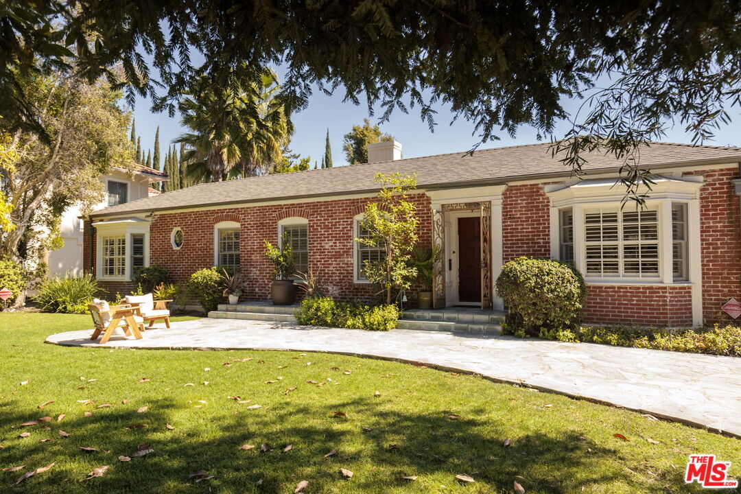 Property Photo:  632 S Arden Blvd  CA 90005 