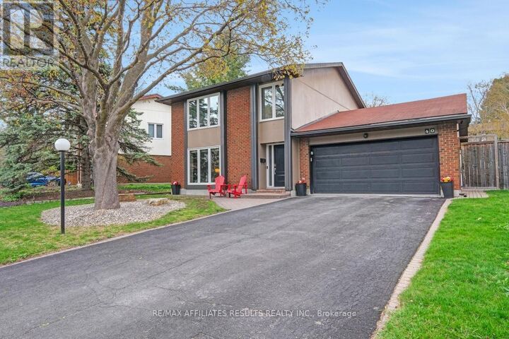 Property Photo:  40 Nanook Crescent  ON K2L 2A7 