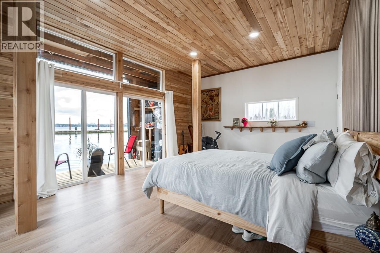 Property Photo:  415 Esplanade A24  BC V7M 1A6 