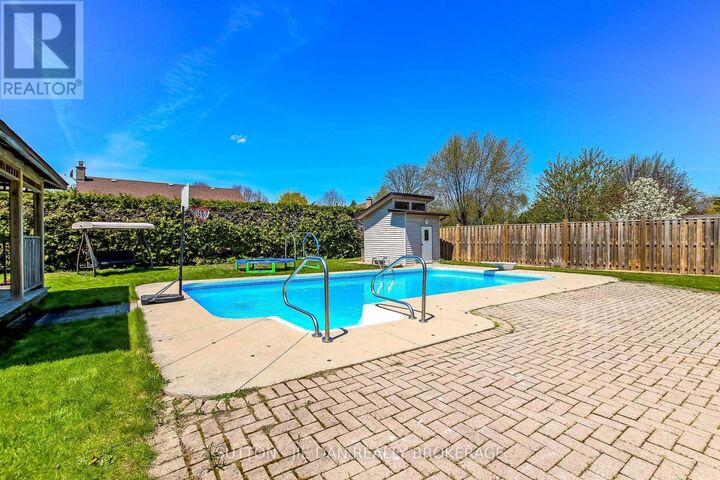 Property Photo:  720 Grenfell Drive  ON N5X 2C5 