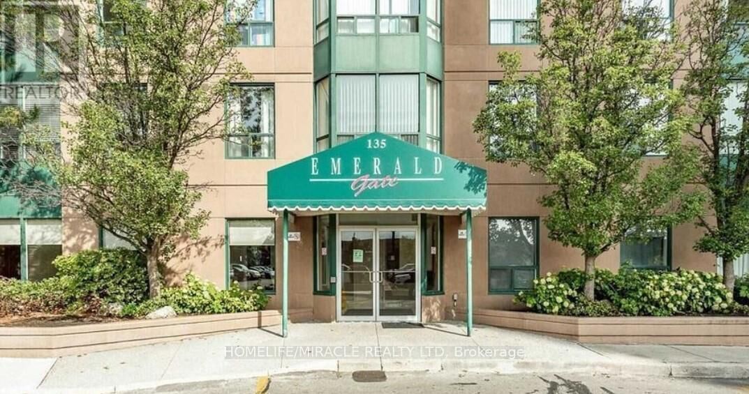 Property Photo:  135 Hillcrest Avenue 204  ON L5B 4B1 