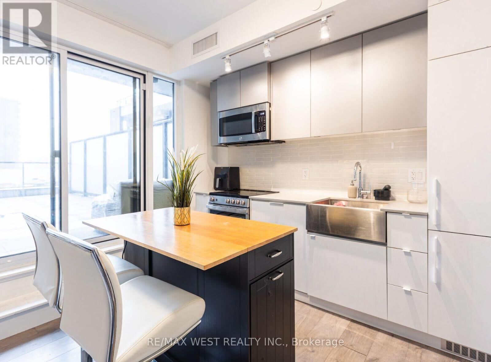 Property Photo:  270 Dufferin Street 313  ON M6K 0H8 