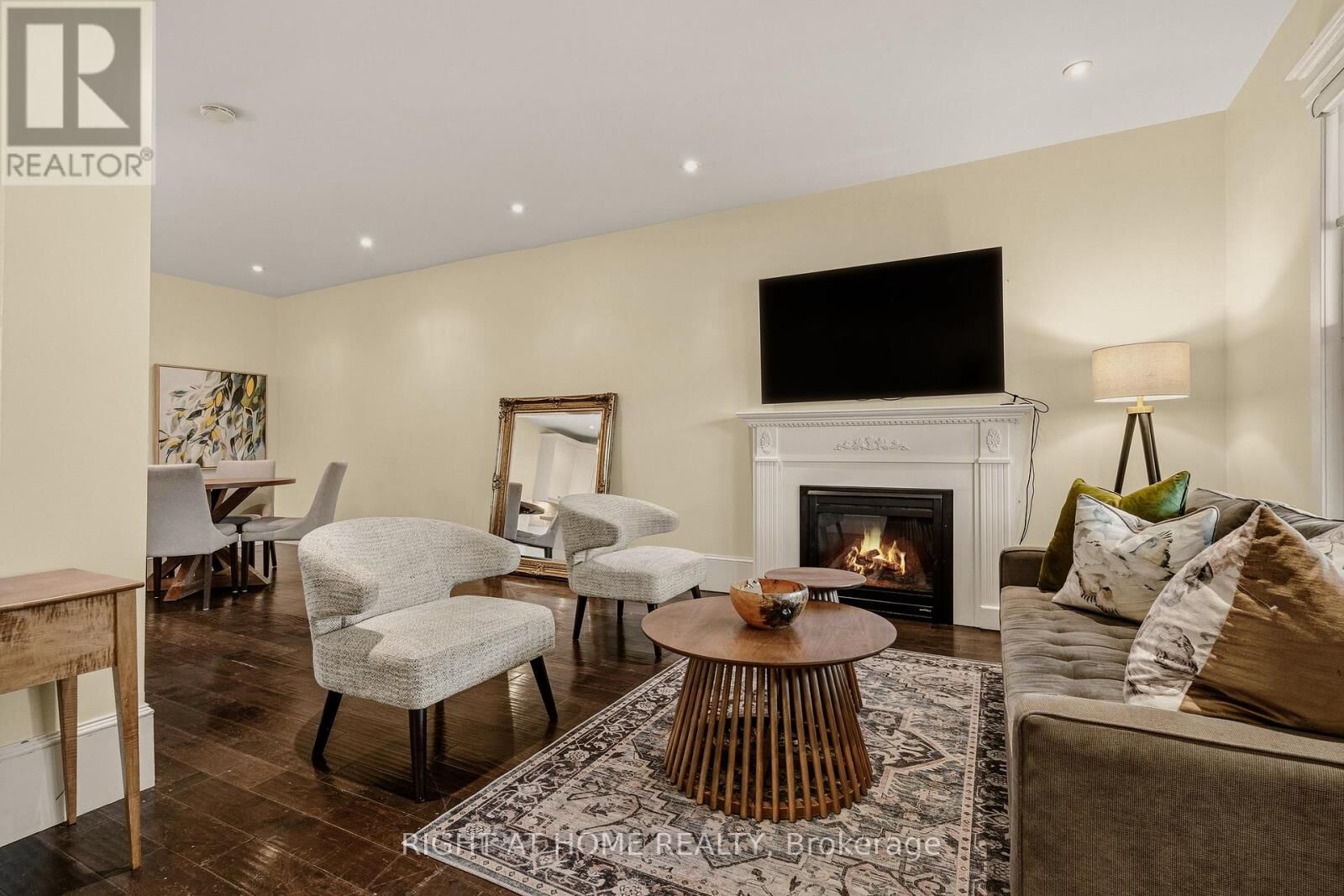 Property Photo:  104 Barnesdale Avenue North  ON L8L 6S5 