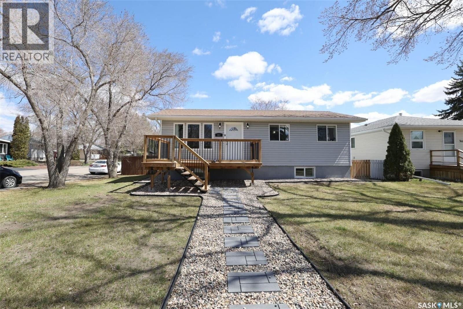 Property Photo:  301 Robinson Street  SK S4R 3R3 