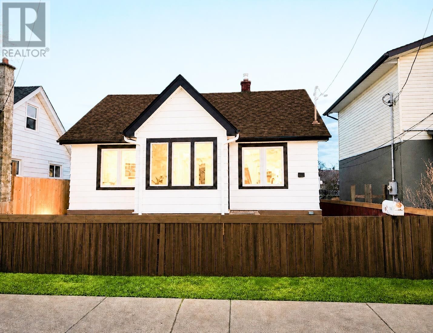 Property Photo:  310 Dewe Ave  ON P7A 2G1 