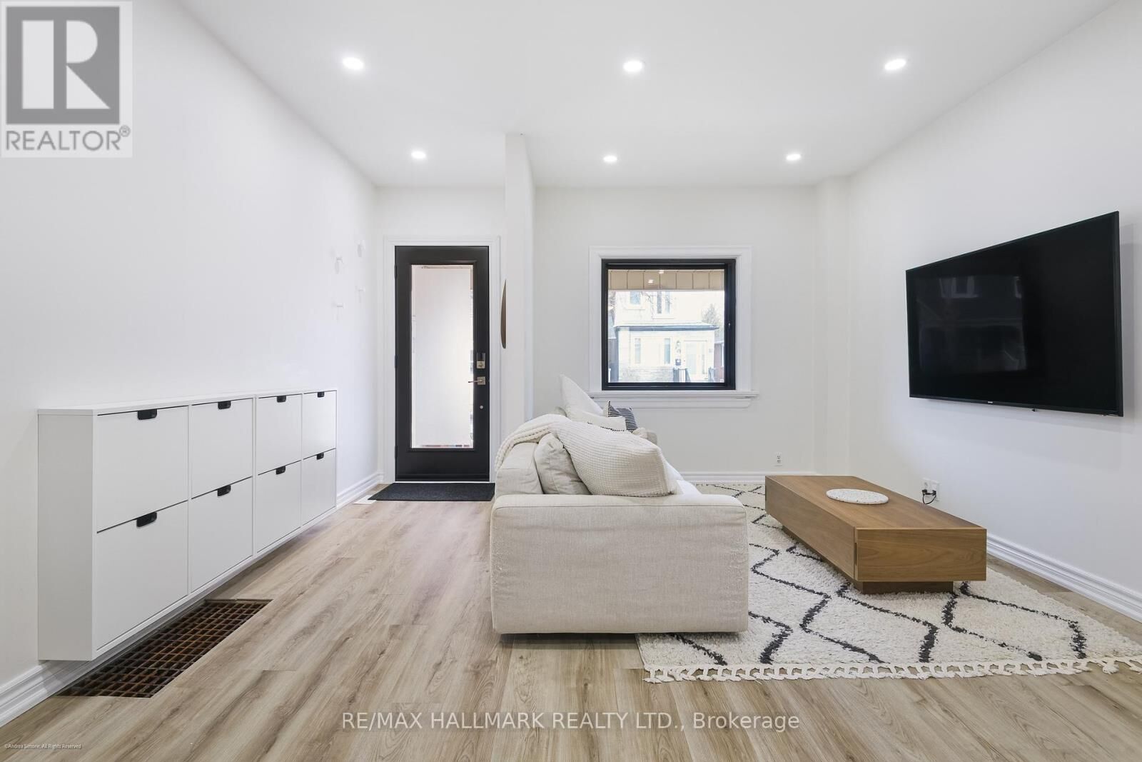 Property Photo:  208 Cedarvale Avenue  ON M4C 4K2 