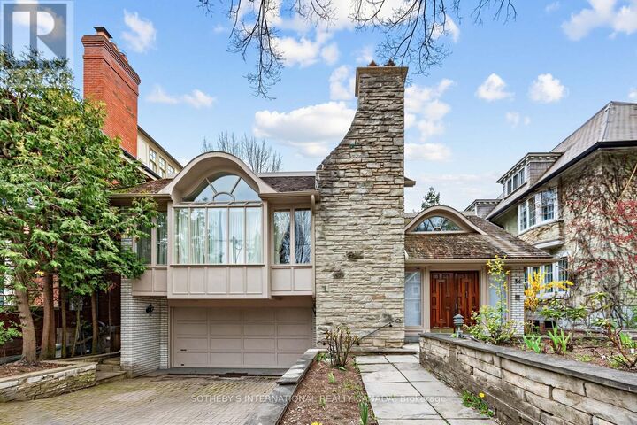 Property Photo:  36 Hawthorn Avenue  ON M4W 2Z2 
