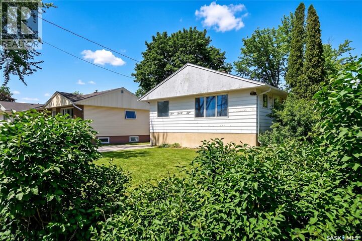 Property Photo:  328 Grandview Street W  SK S6H 5K8 