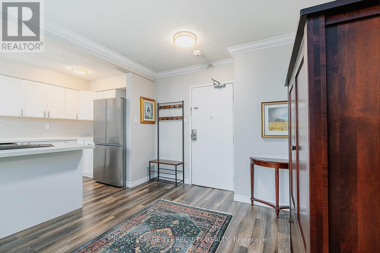 Property Photo:  1210 Radom Street 1701  ON L1W 2Z3 