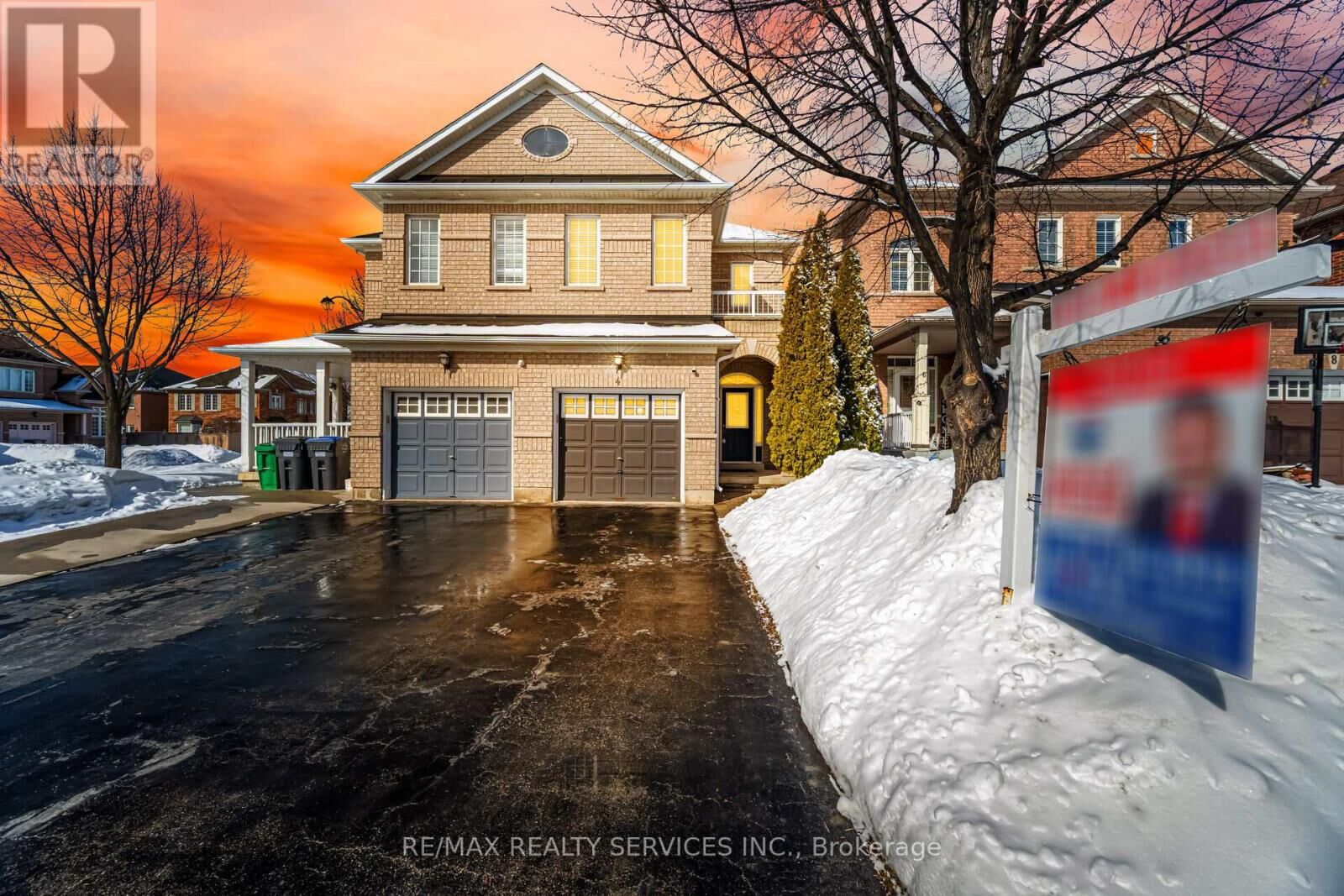 Property Photo:  4 Rocky Point Crescent  ON L6V 4S8 