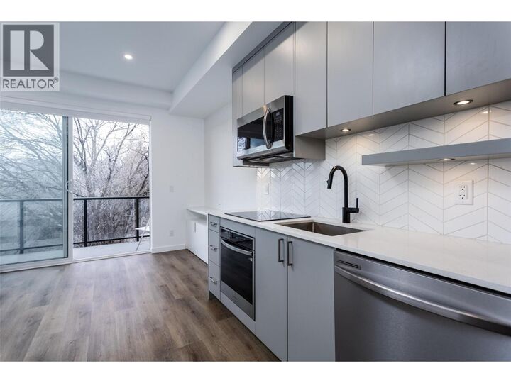 Property Photo: 1274 Devonshire Avenue 307 BC V1Y 0M7