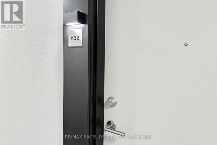 Property Photo:  2 David Eyer Road 632  ON L4S 0N6 