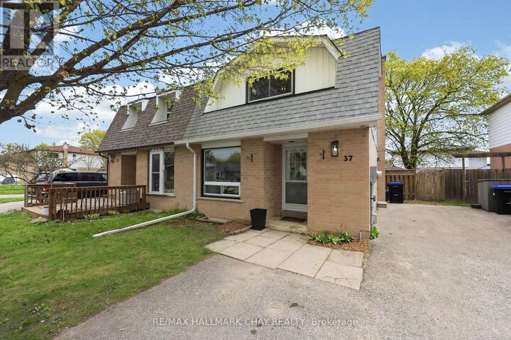 Property Photo:  37 Stewart Avenue  ON L9R 1C8 