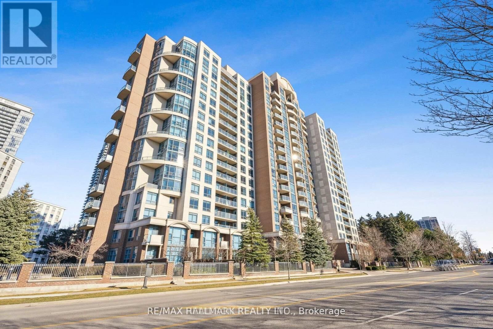 Property Photo:  233 Beecroft Road 520  ON M2N 6Z9 