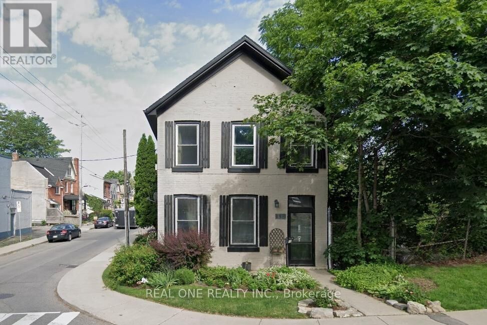 Property Photo:  118 Queen Street South Room 1  ON L8P 3S1 
