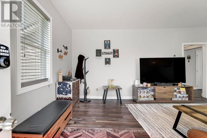 Property Photo:  707 Queen Street  ON N0G 2M0 