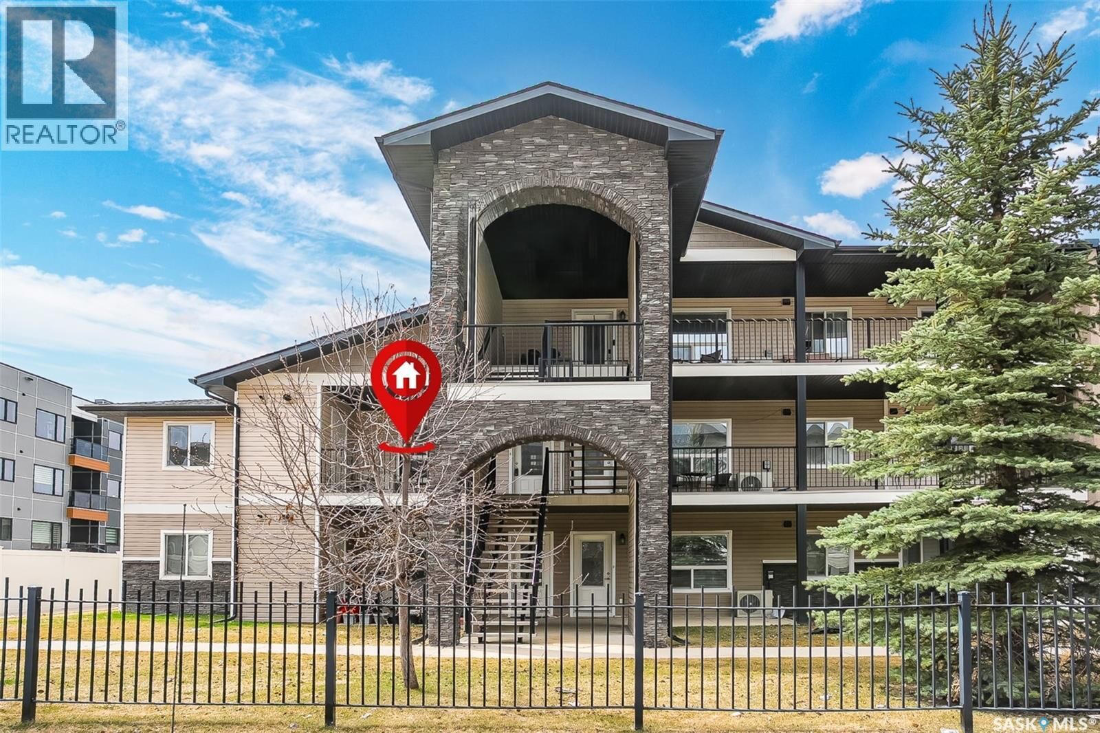 Property Photo:  128 125 Willis Crescent  SK S7T 0T1 