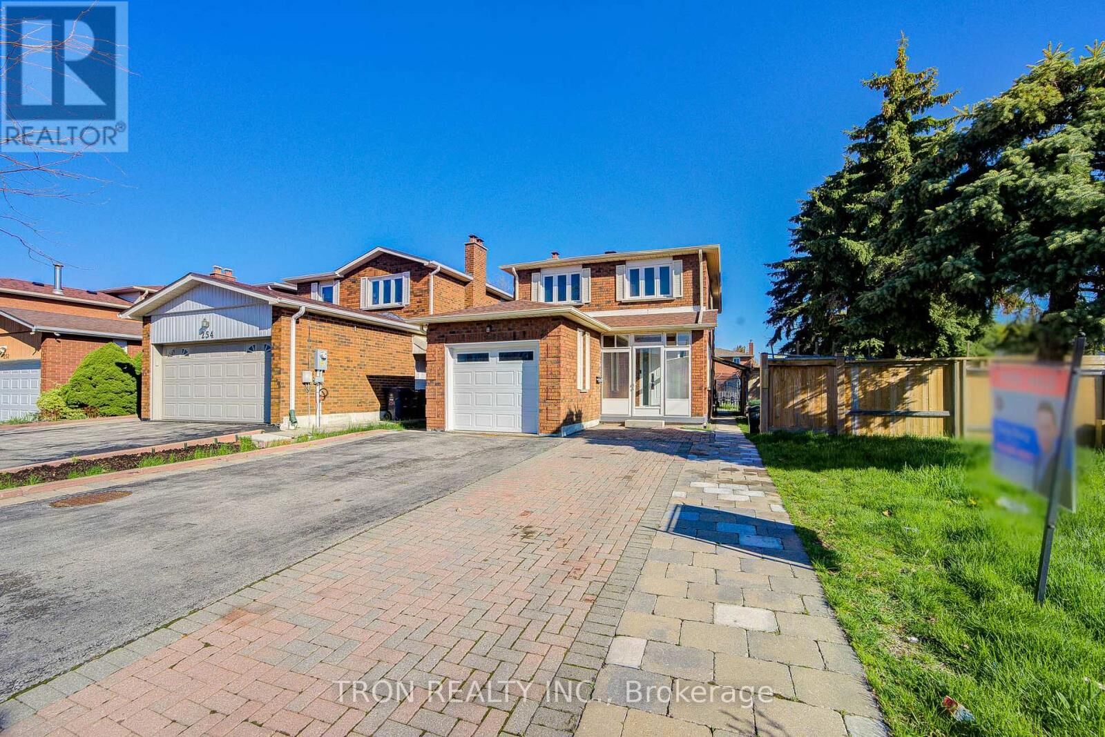 Property Photo:  256 Alexmuir Boulevard  ON M1V 1T7 