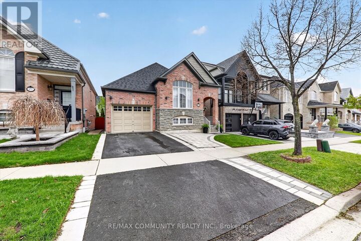 Property Photo:  25 Loughlin Hill Crescent East  ON L1Z 1P8 