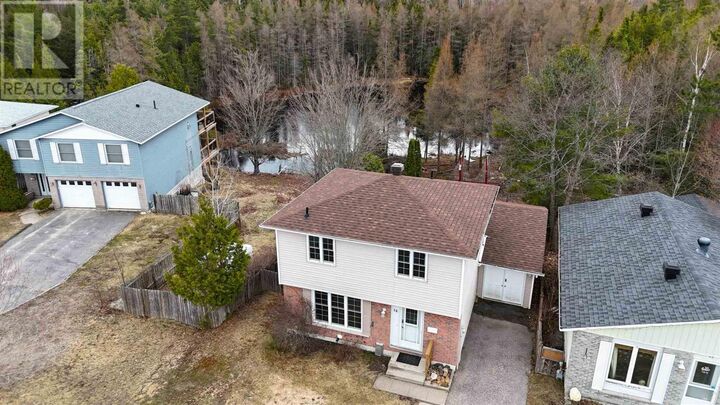 Property Photo:  44 Macdonald Ct  ON P5A 2V2 
