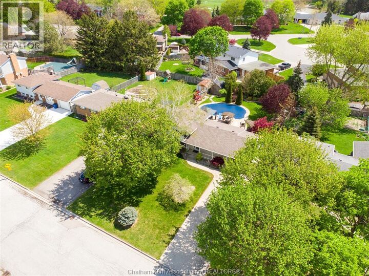 Property Photo:  434 Dora Drive  ON N8A 2K3 