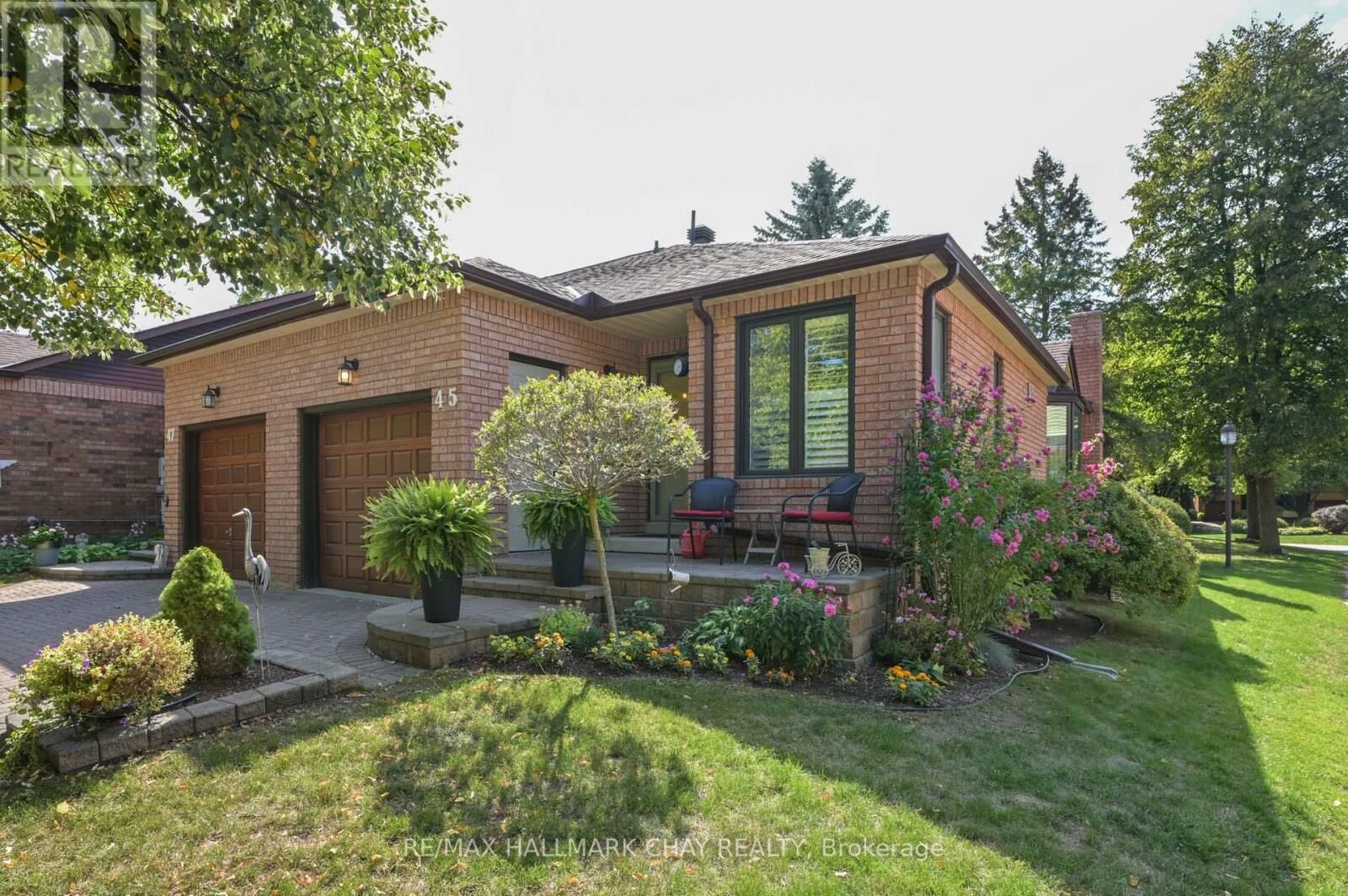 Property Photo:  45 Green Briar Road  ON L9R 1R6 