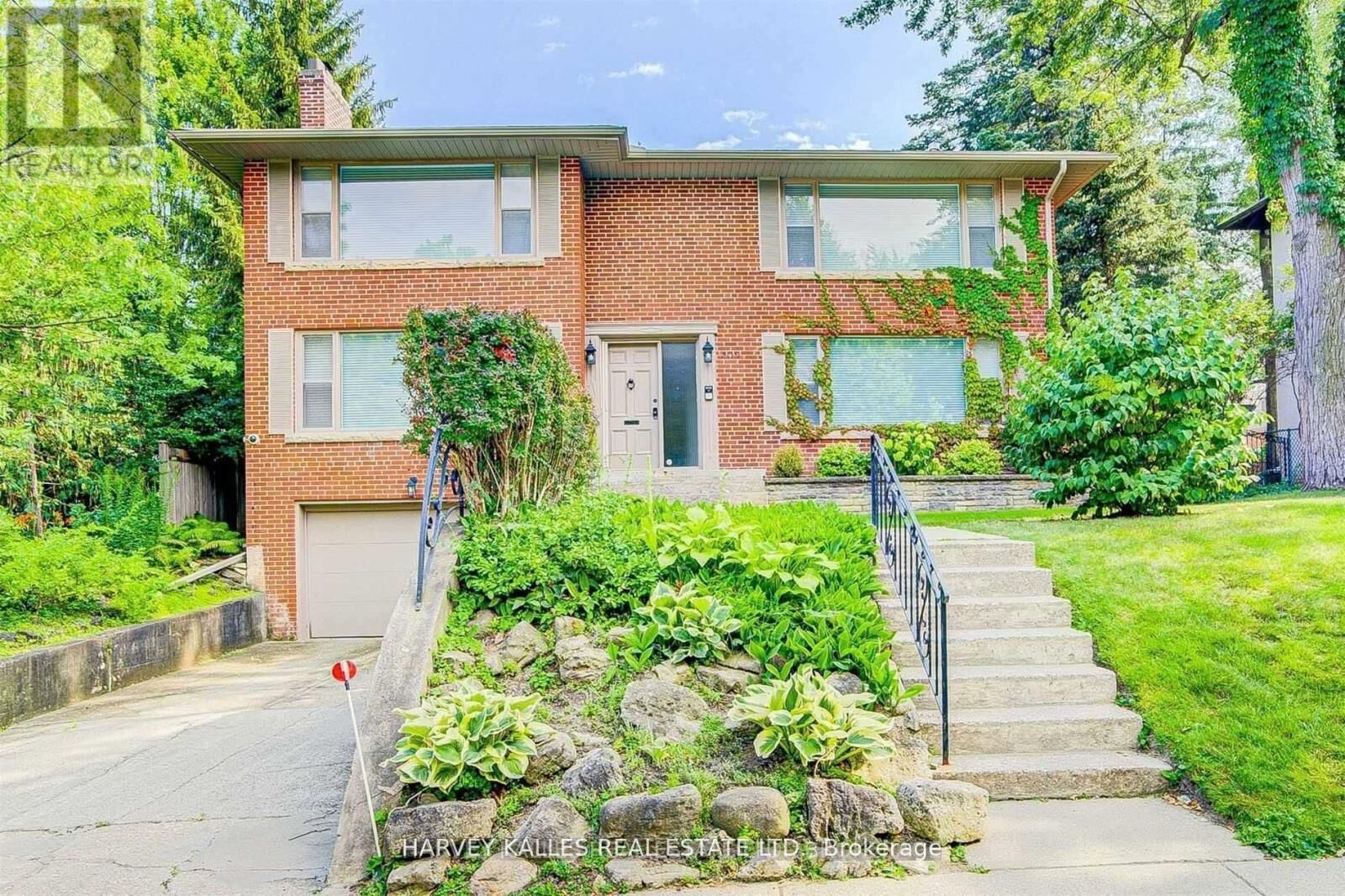Property Photo:  209 Lytton Boulevard  ON M4R 1L6 