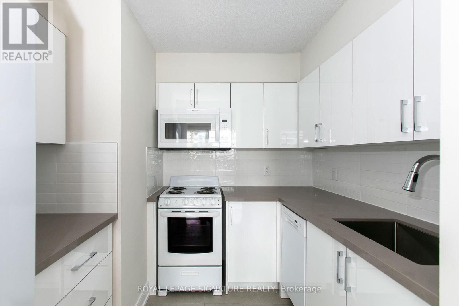 Property Photo:  33 Isabella Street 210  ON M4Y 2P7 
