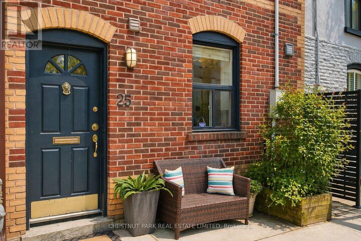 Property Photo:  25 Bishop Street  ON M5R 1N3 