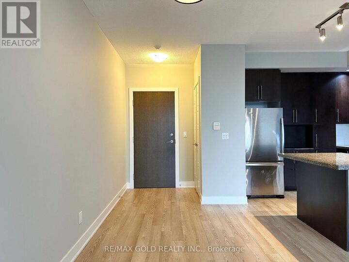 Property Photo:  28 Linden Street 904  ON M4Y 0A4 