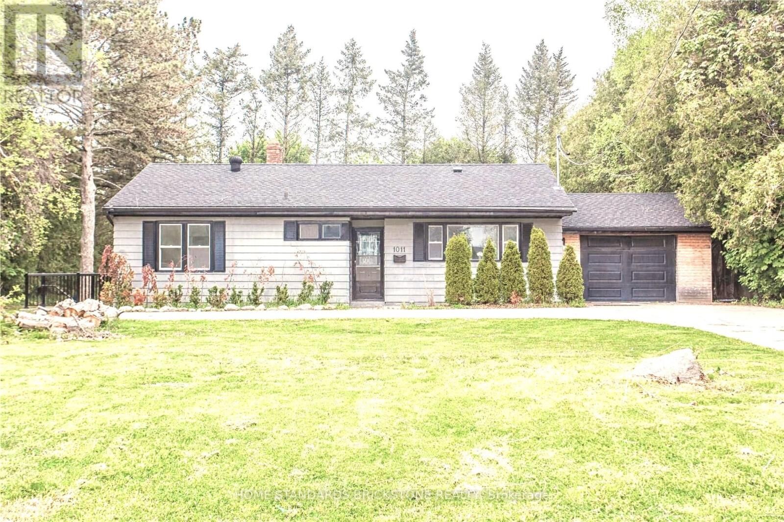 Property Photo:  