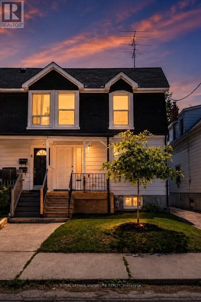 Property Photo:  3 Jillson Avenue  ON M6S 2P3 