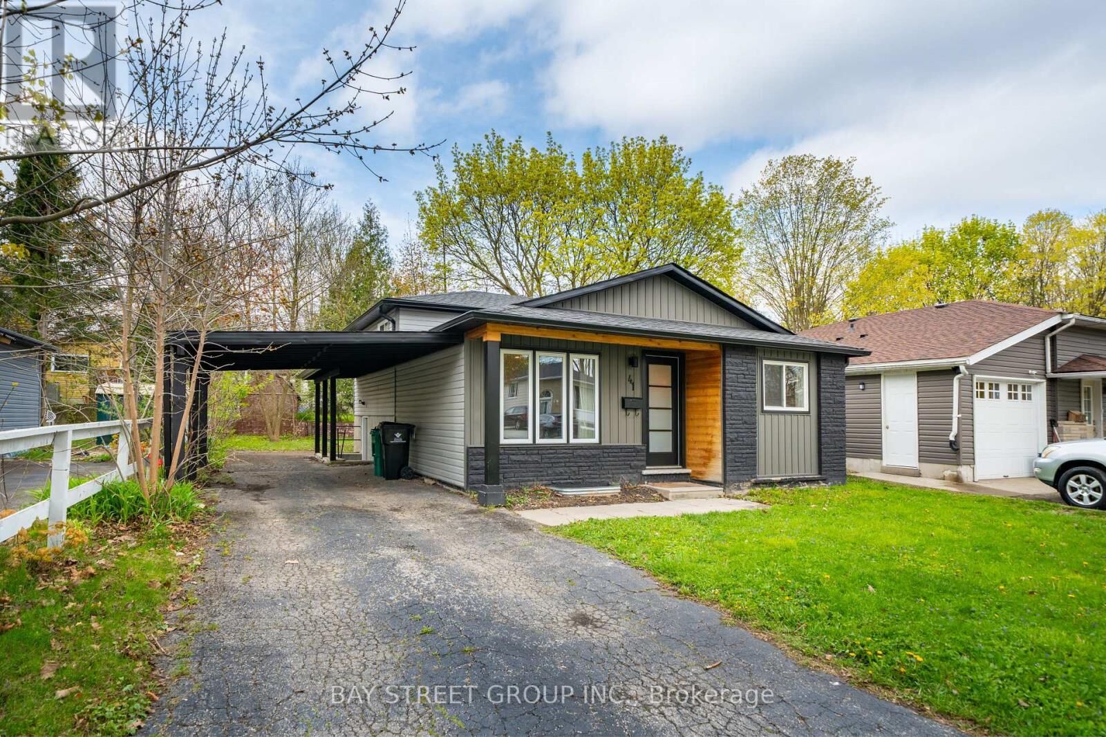 Property Photo:  41 Helene Crescent  ON N2L 5E6 